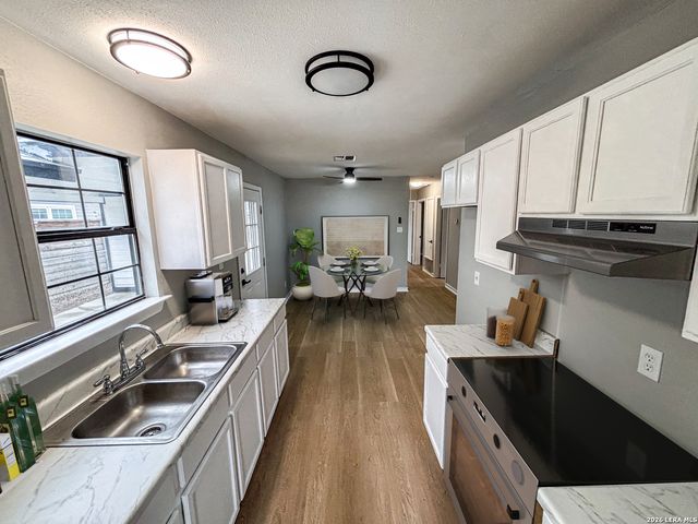 132 University, San Antonio, TX 78201