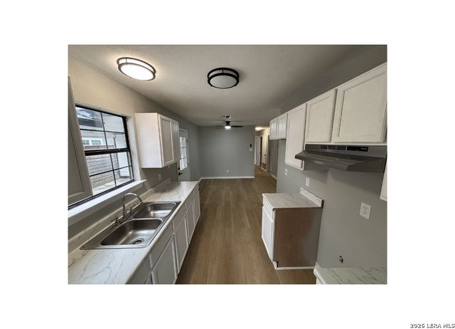 132 University, San Antonio, TX 78201