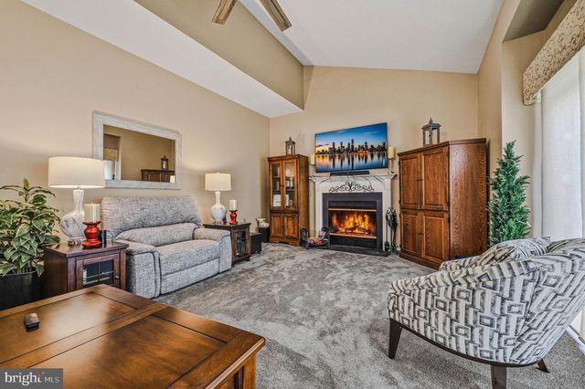 62 HILLARY CIR, New Castle, DE 19720