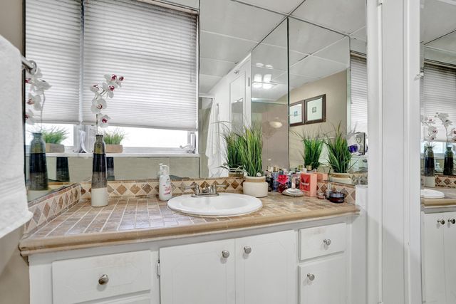 218 NE 12th Avenue 401, Hallandale Beach, FL 33009