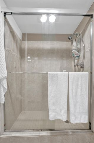 218 NE 12th Avenue 401, Hallandale Beach, FL 33009