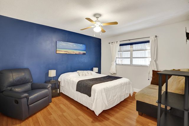 218 NE 12th Avenue 401, Hallandale Beach, FL 33009