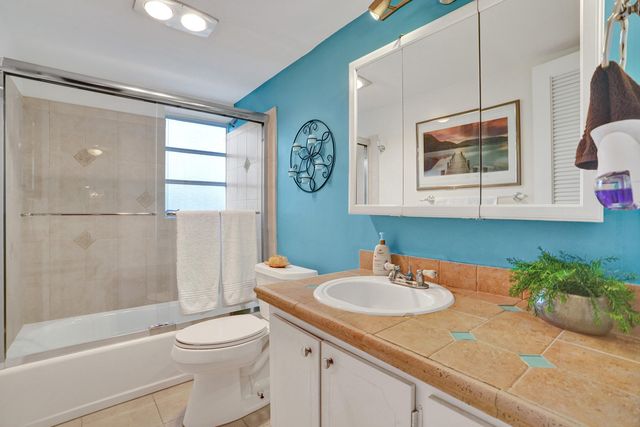 218 NE 12th Avenue 401, Hallandale Beach, FL 33009