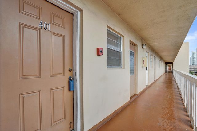 218 NE 12th Avenue 401, Hallandale Beach, FL 33009