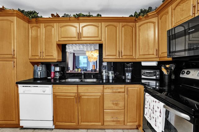 218 NE 12th Avenue 401, Hallandale Beach, FL 33009