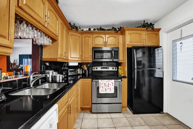 218 NE 12th Avenue 401, Hallandale Beach, FL 33009