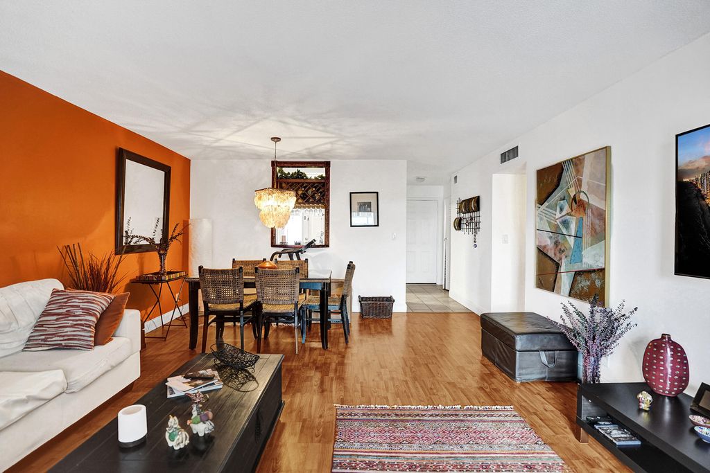 218 NE 12th Avenue 401, Hallandale Beach, FL 33009