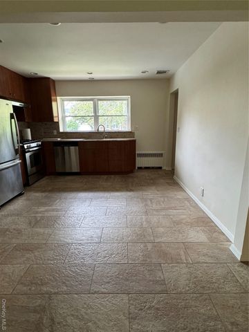 6 Highland Terrace, Manhasset, NY 11030