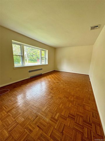 6 Highland Terrace, Manhasset, NY 11030