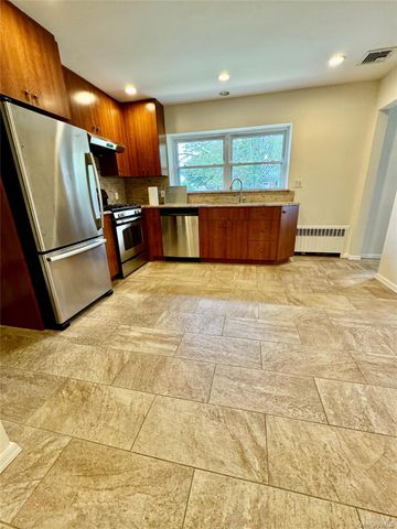 6 Highland Terrace, Manhasset, NY 11030