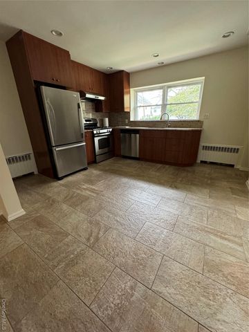 6 Highland Terrace, Manhasset, NY 11030