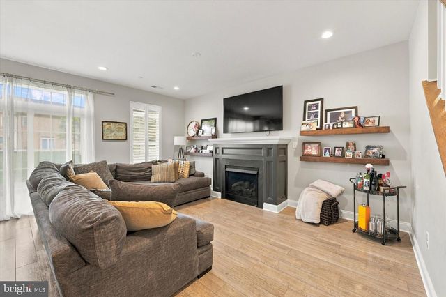 16728 RIVER VIEW CIR, Bristol, PA 19007