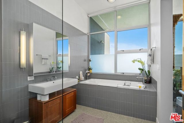 4080 Glencoe Avenue 420, Marina Del Rey, CA 90292