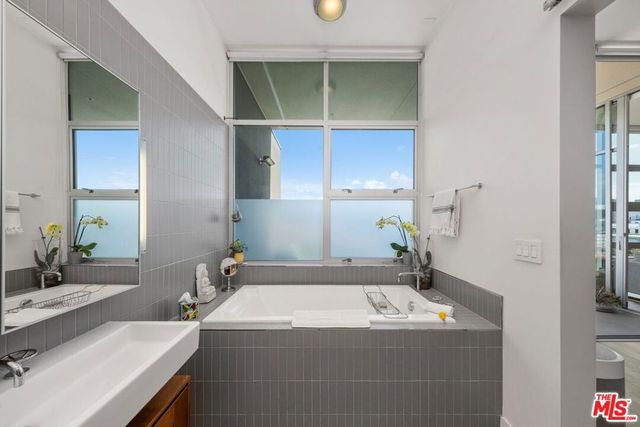 4080 Glencoe Avenue 420, Marina Del Rey, CA 90292