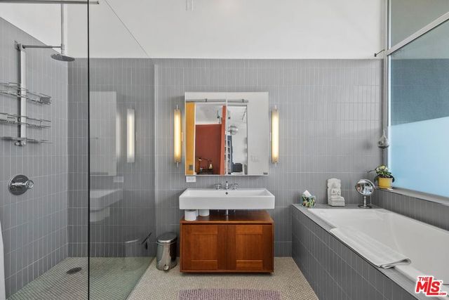 4080 Glencoe Avenue 420, Marina Del Rey, CA 90292