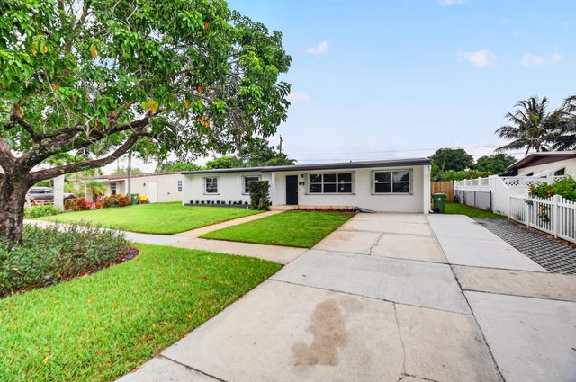 129 GREENBRIER Drive, Palm Springs, FL 33461
