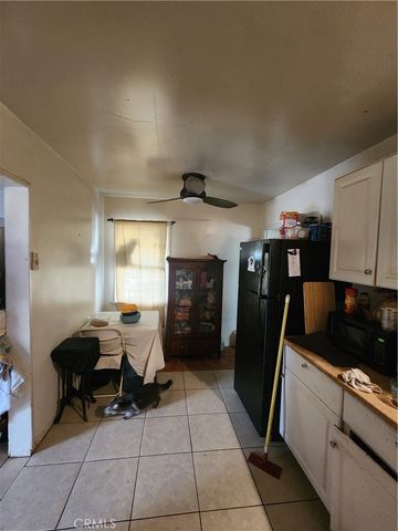 712 S Vicentia, Corona, CA 92882