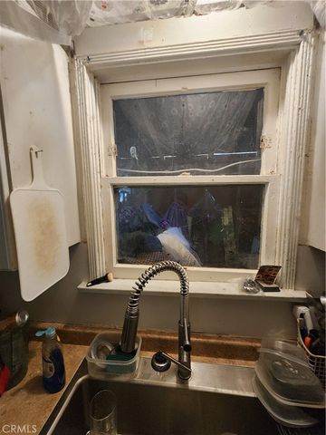 712 S Vicentia, Corona, CA 92882