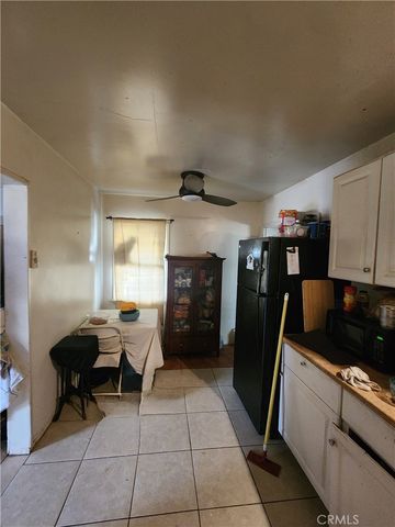 712 S Vicentia, Corona, CA 92882