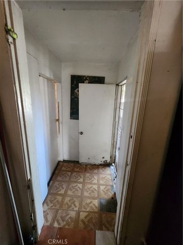 712 S Vicentia, Corona, CA 92882