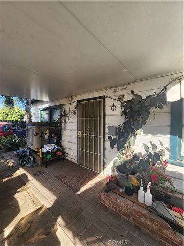 712 S Vicentia, Corona, CA 92882