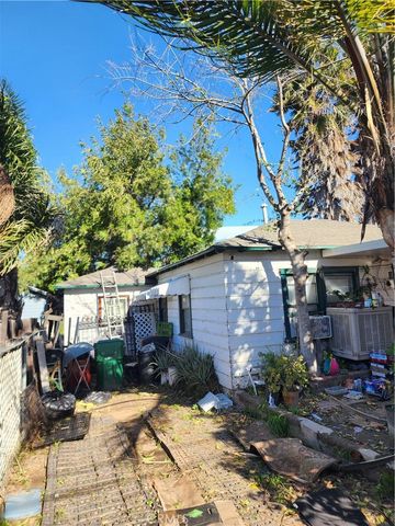 712 S Vicentia, Corona, CA 92882