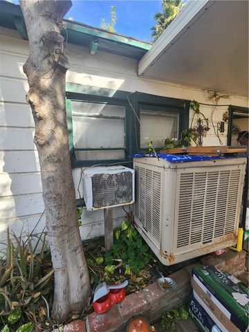 712 S Vicentia, Corona, CA 92882