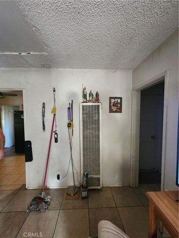 712 S Vicentia, Corona, CA 92882