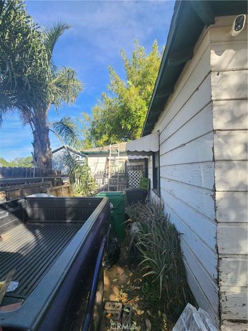 712 S Vicentia, Corona, CA 92882