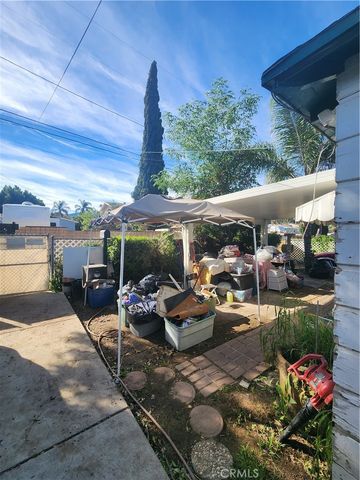 712 S Vicentia, Corona, CA 92882