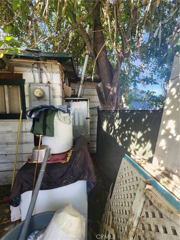 712 S Vicentia, Corona, CA 92882