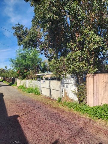 712 S Vicentia, Corona, CA 92882