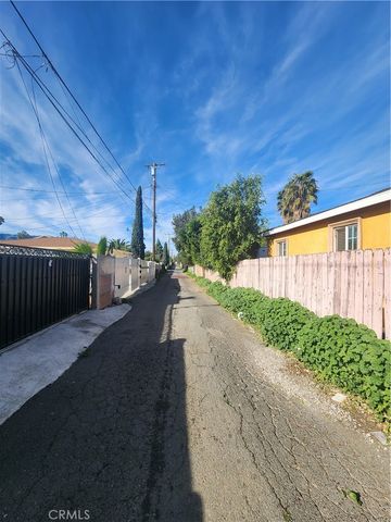 712 S Vicentia, Corona, CA 92882