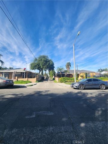 712 S Vicentia, Corona, CA 92882