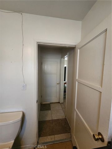 712 S Vicentia, Corona, CA 92882