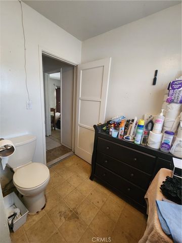 712 S Vicentia, Corona, CA 92882