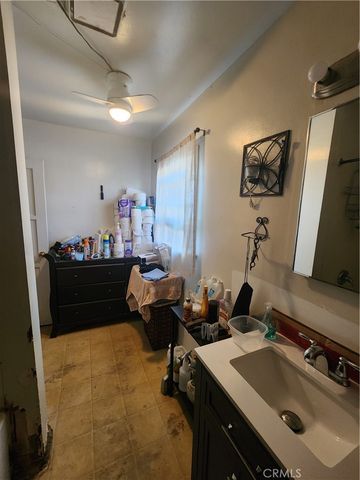 712 S Vicentia, Corona, CA 92882