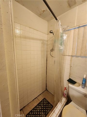 712 S Vicentia, Corona, CA 92882