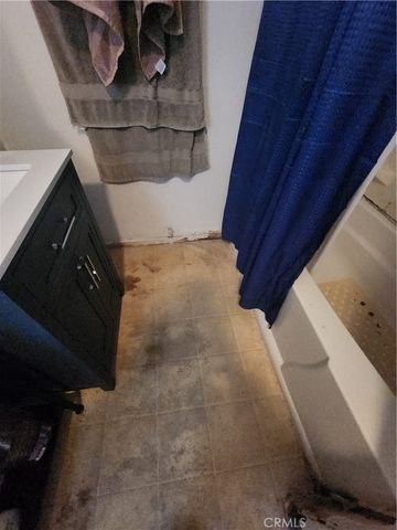 712 S Vicentia, Corona, CA 92882