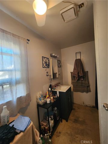 712 S Vicentia, Corona, CA 92882