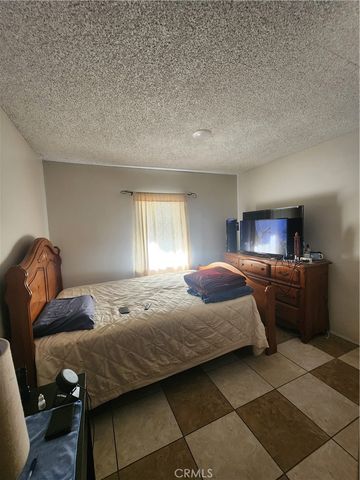 712 S Vicentia, Corona, CA 92882