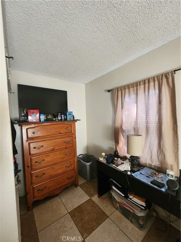 712 S Vicentia, Corona, CA 92882