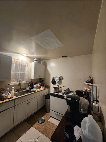 712 S Vicentia, Corona, CA 92882