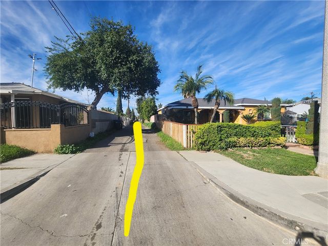 712 S Vicentia, Corona, CA 92882