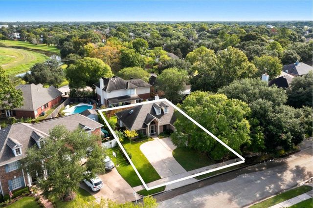 1813 Oak Wood Drive E, Pearland, TX 77581