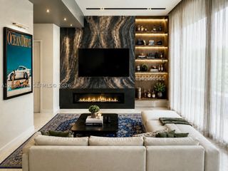 851 NE 1st Ave 704, Miami, FL 33132