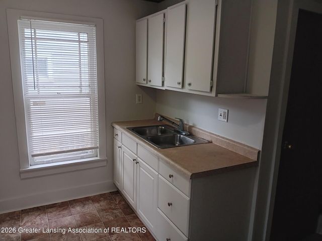 908 N Pine Street, Lansing, MI 48906