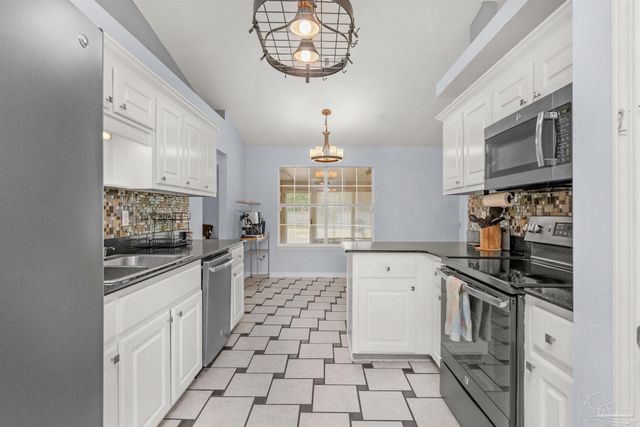 2706 Riverside Landing Dr, Navarre, FL 32566