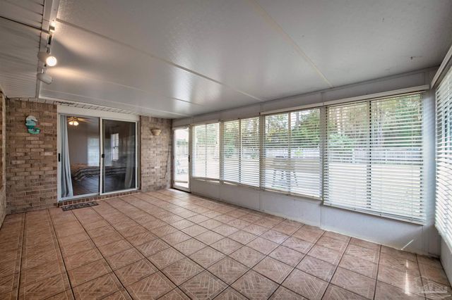 2706 Riverside Landing Dr, Navarre, FL 32566