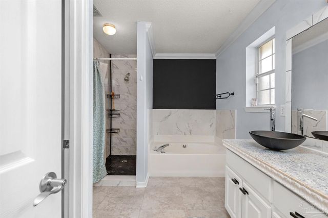 2706 Riverside Landing Dr, Navarre, FL 32566